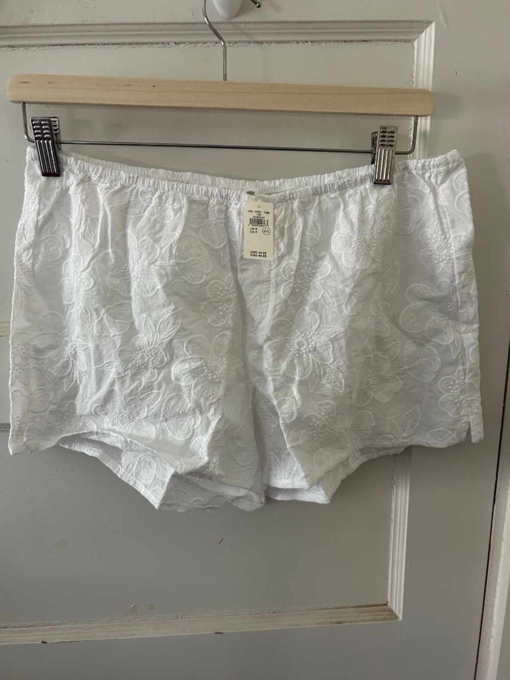Shorts - Picture 2 of 4